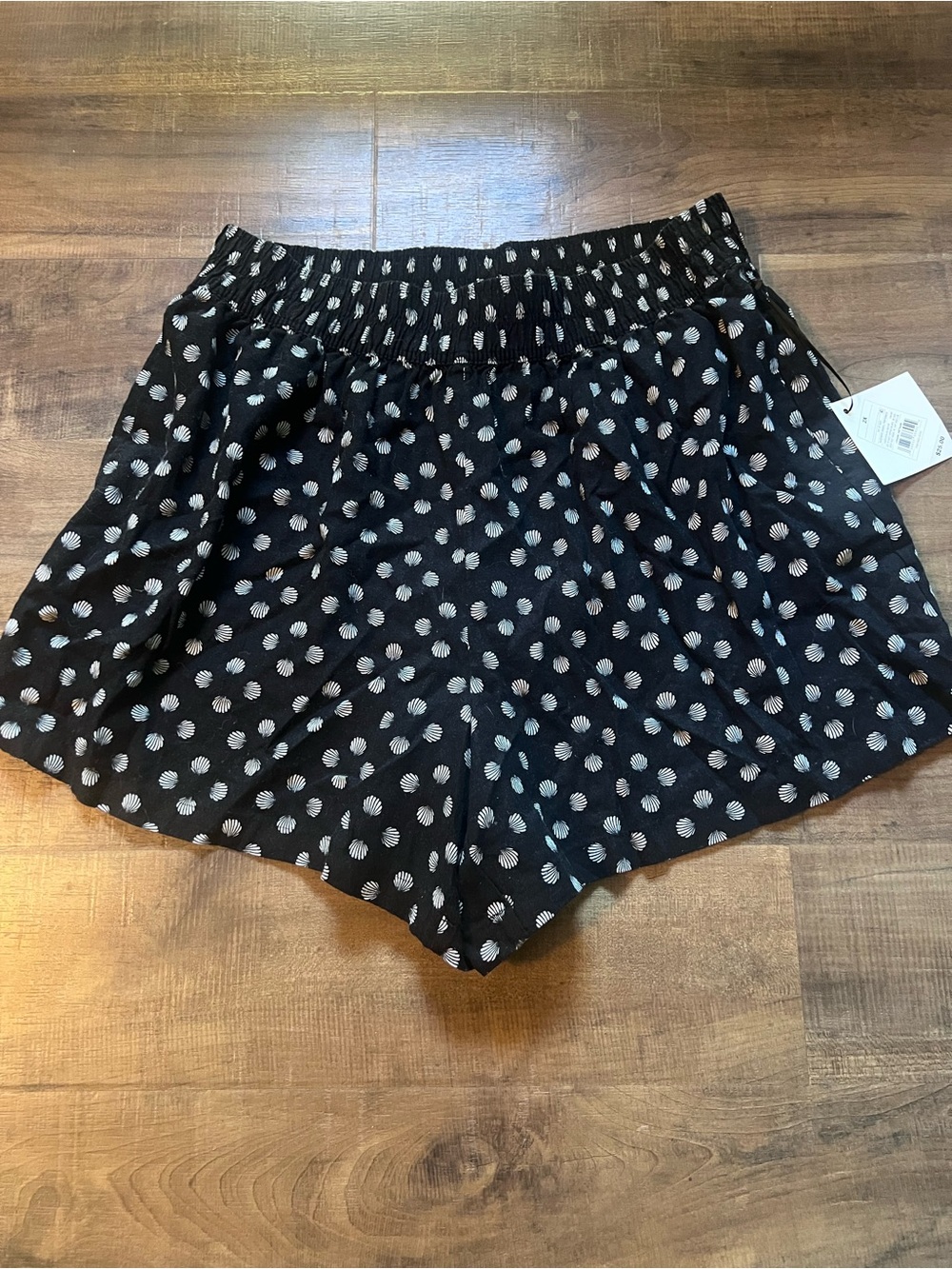 Black Shell Print Women’s Linen/Rayon Elastic Waist Shorts